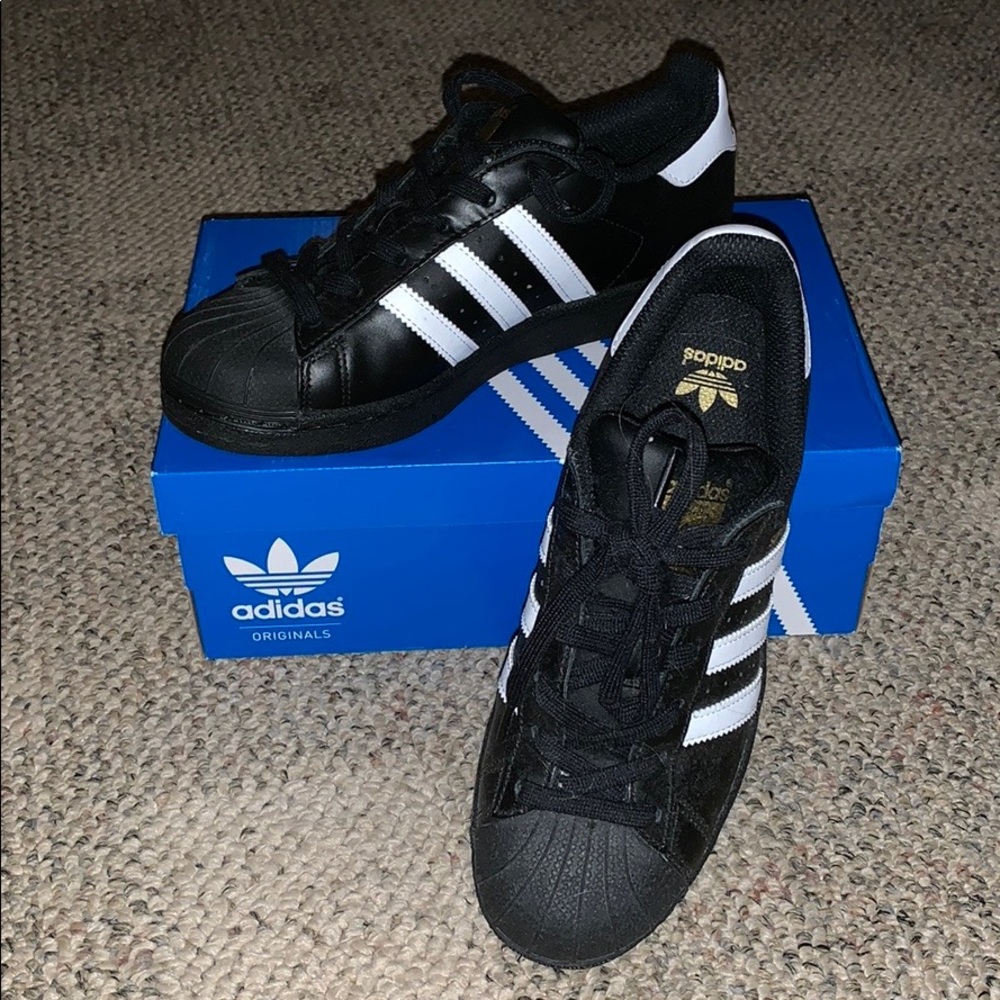 ADIDAS Superstars